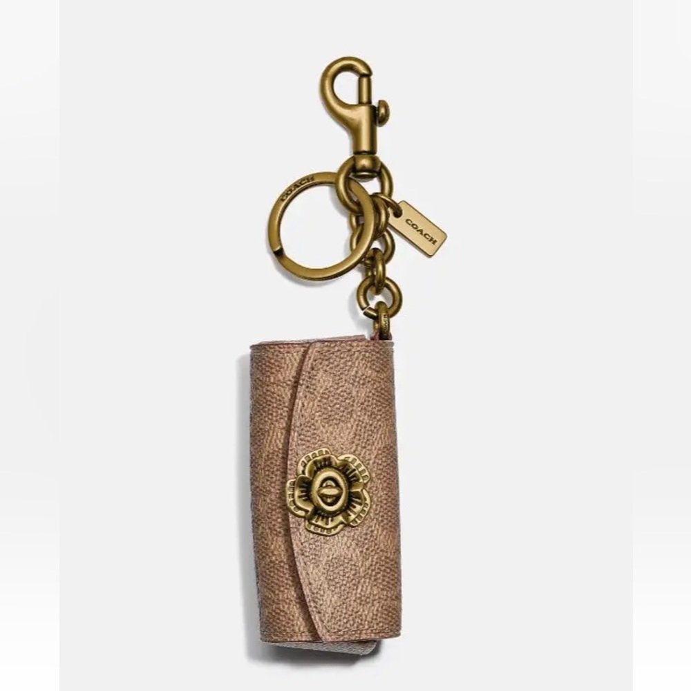 💕NWT Coach tea rose Lipstick Holder keychain charm In Signature Canvas